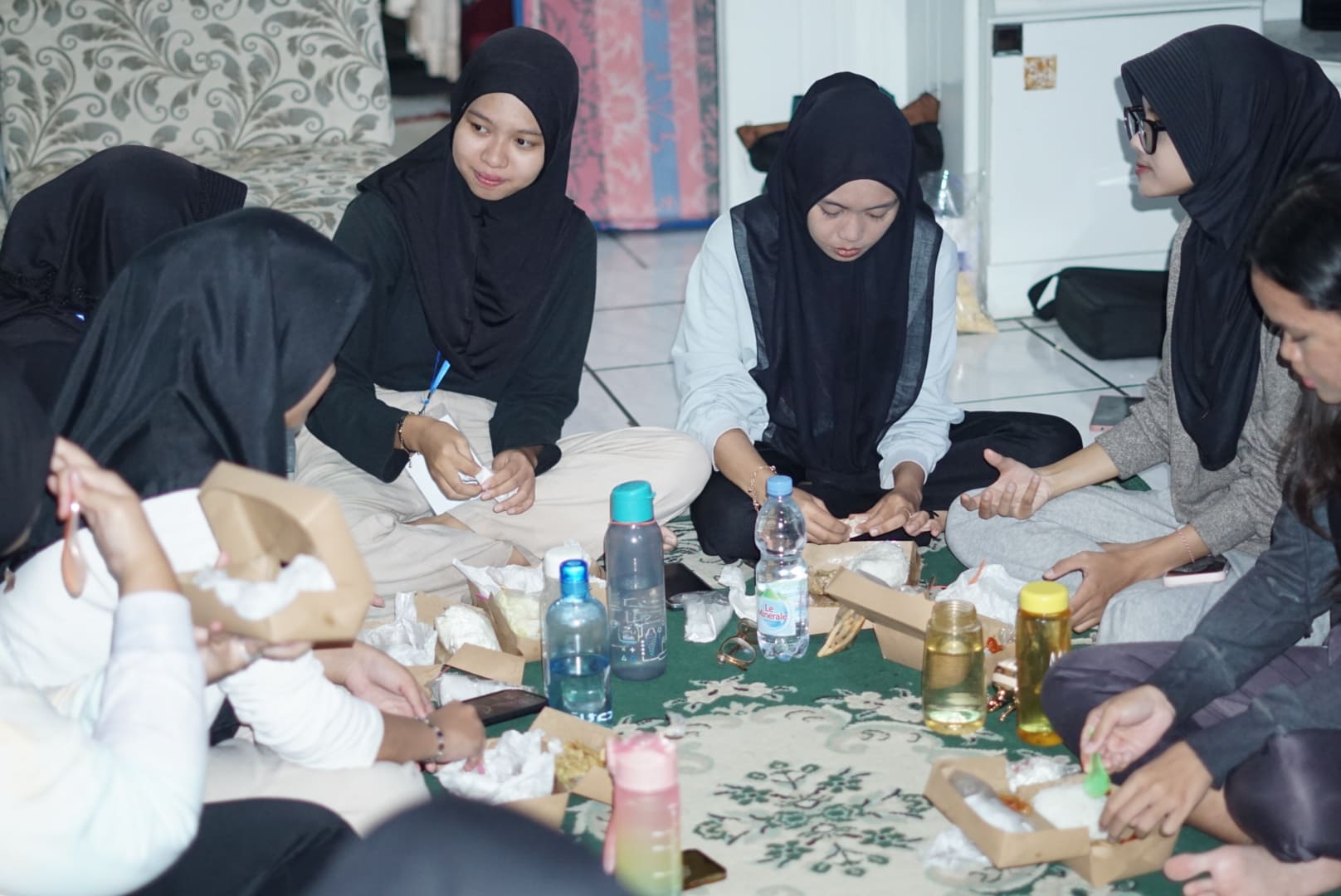 makan malam bersama